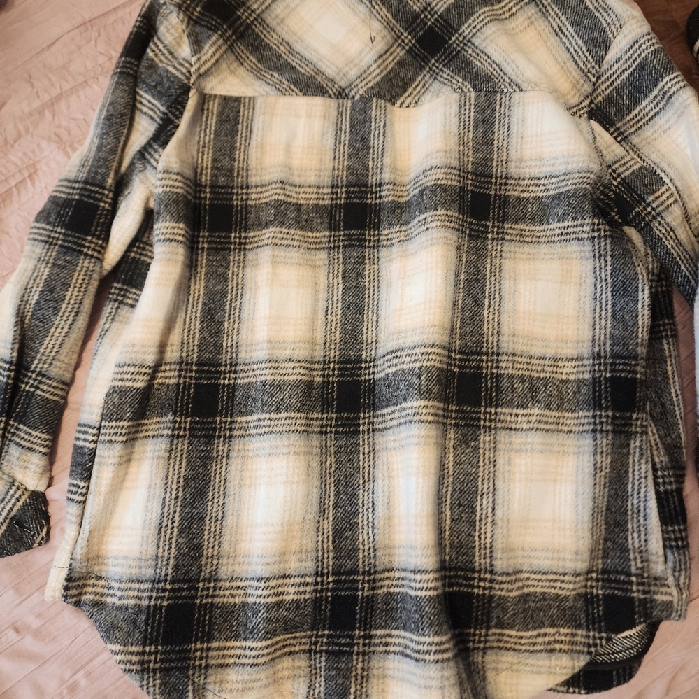 Shacket - Picture 2 of 2